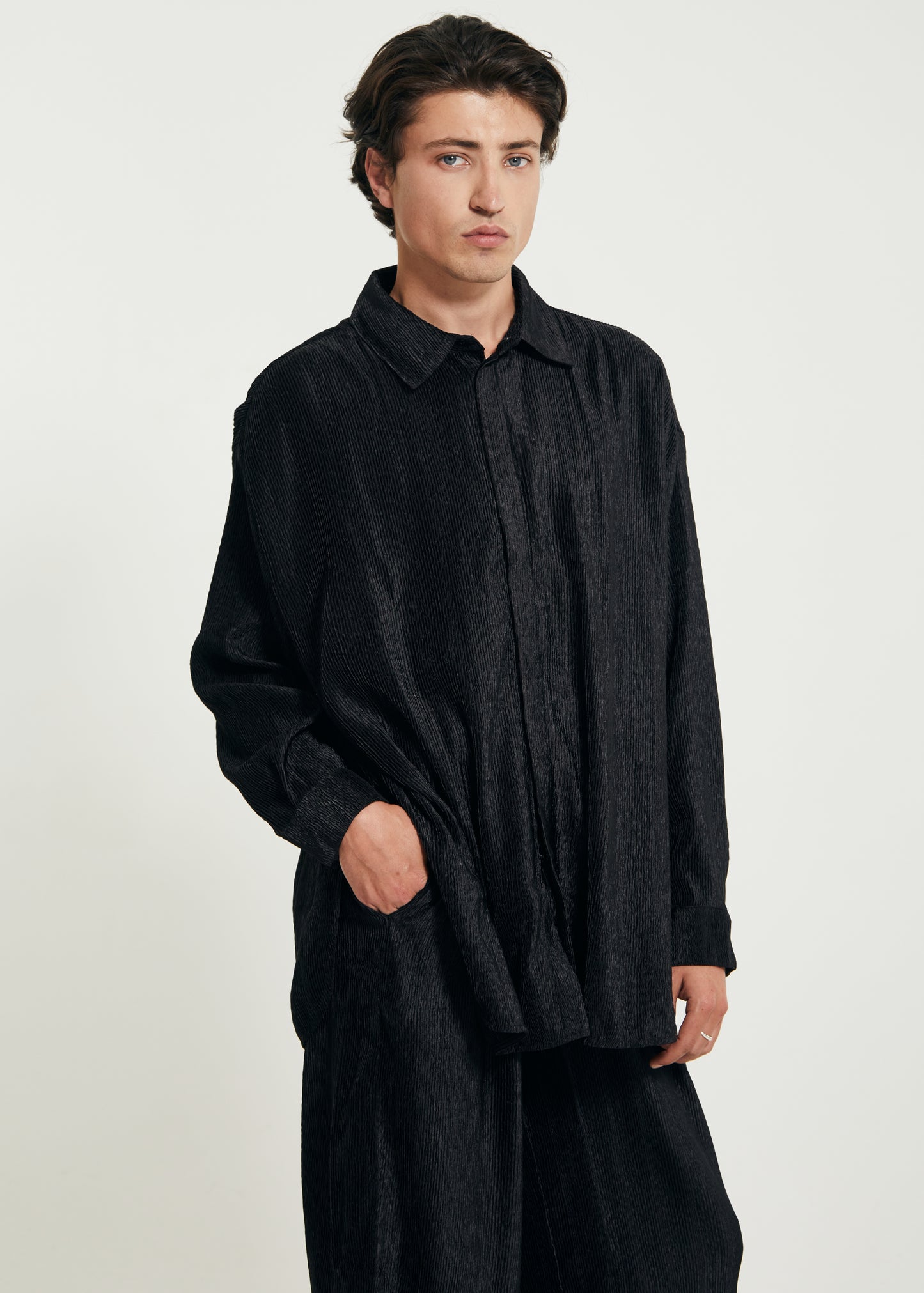 THE BLACK TEXTURED SHIRT