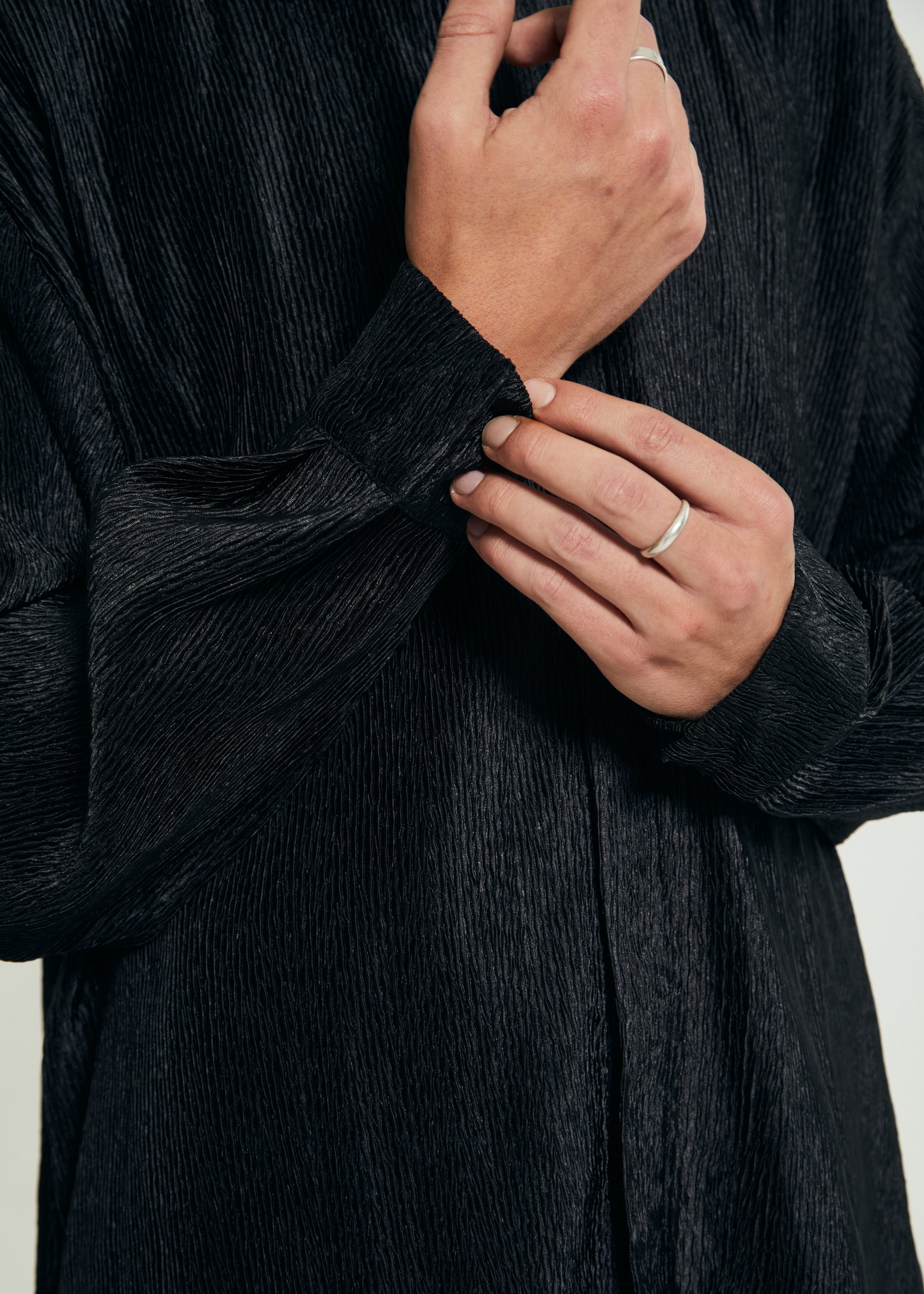 THE BLACK TEXTURED SHIRT