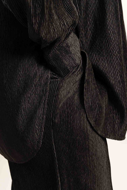 THE BLACK TEXTURED SHIRT