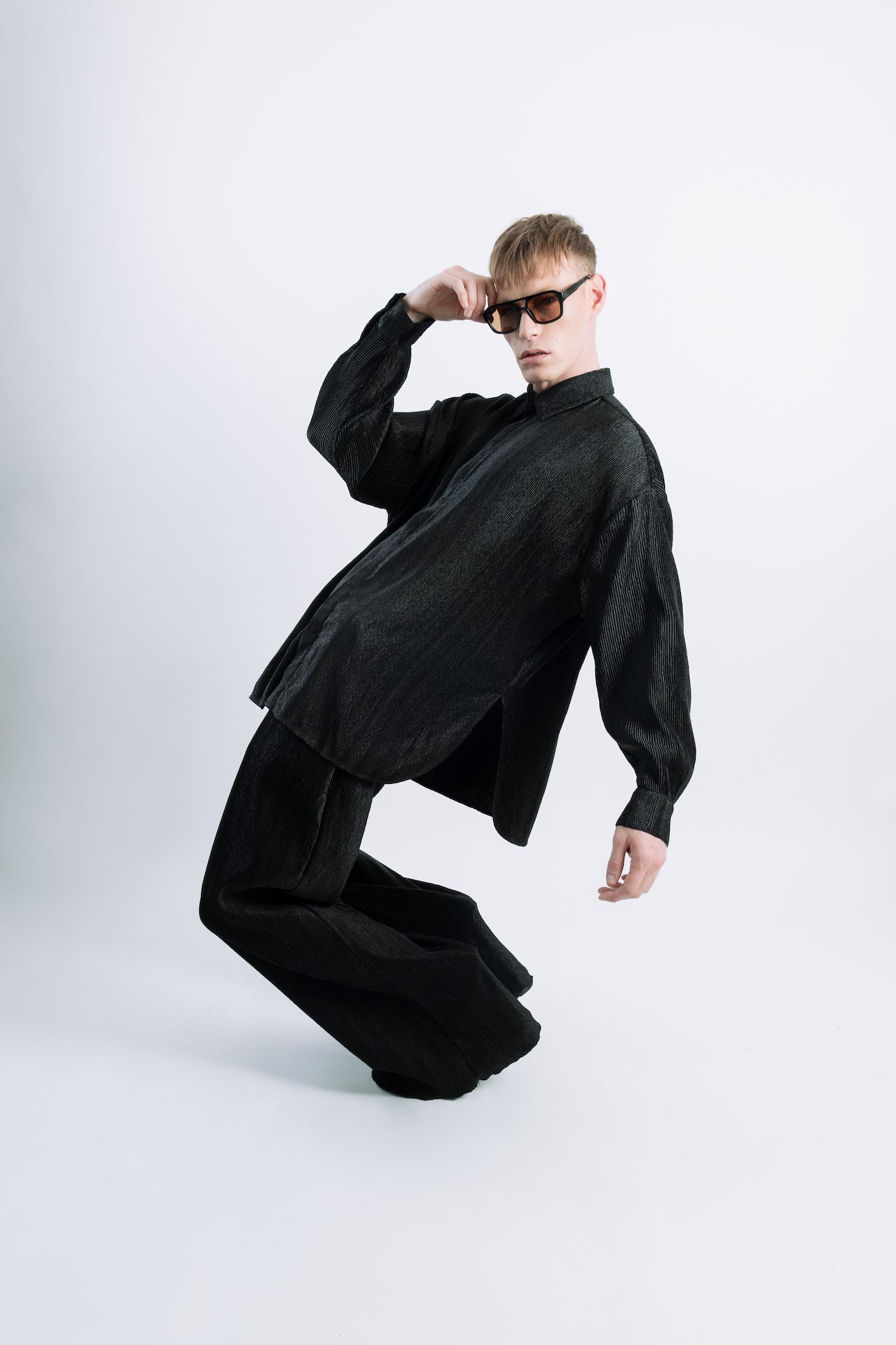 THE BLACK TEXTURED SHIRT